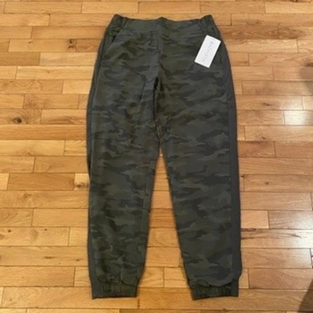 Athleta Brooklyn Textured Lined Jogger Pants Camo Print Size 10 New
